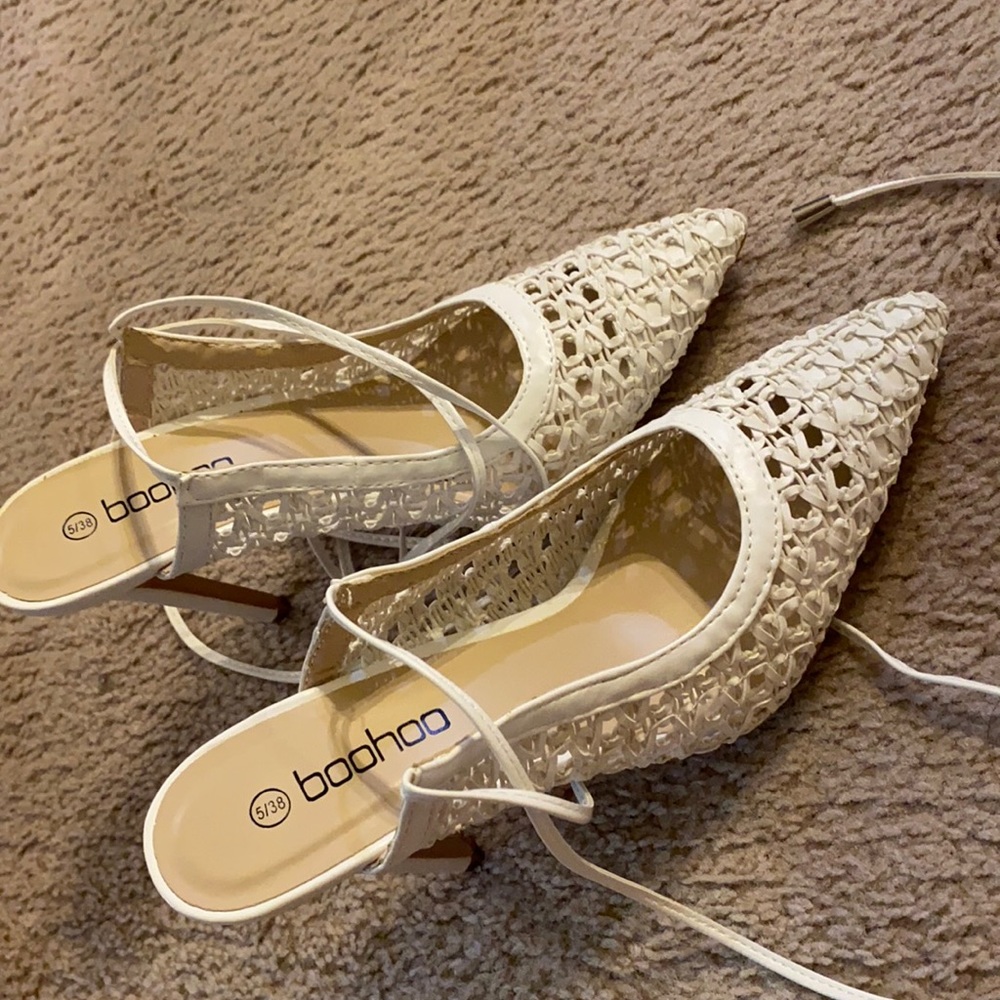 Strap mesh white pump ! Never worn !